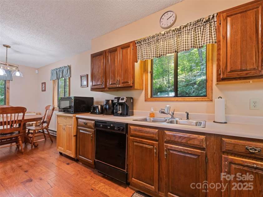 1672 Summit Drive, Maggie Valley, NC 28751.  MLS# CAR4288265, YatesRealty ID 30413. 