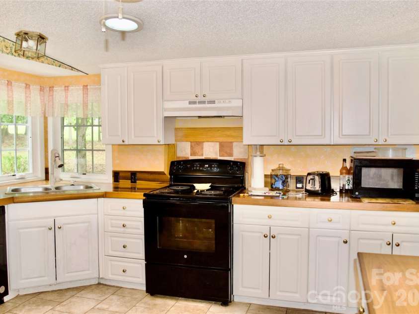 908 Buddys Choice Road, York, SC 29745.  MLS# CAR4381686, YatesRealty ID 30413. Kitchen