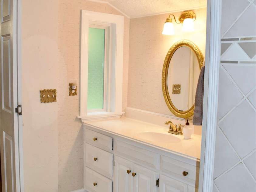 908 Buddys Choice Road, York, SC 29745.  MLS# CAR4381686, YatesRealty ID 30413. Primary Bath