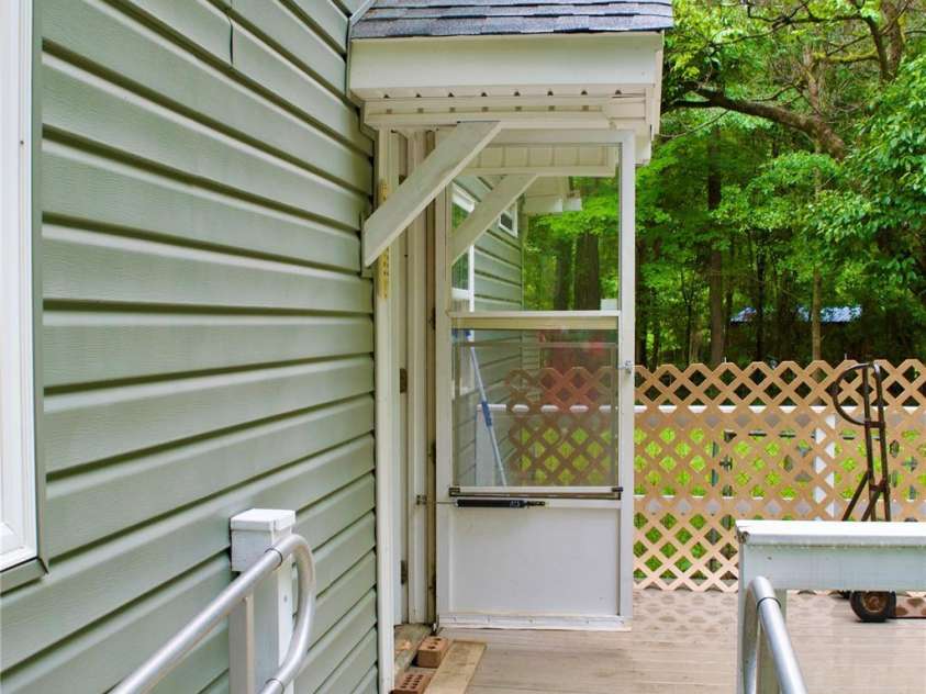 908 Buddys Choice Road, York, SC 29745.  MLS# CAR4381686, YatesRealty ID 30413. Side entrance from ramp
