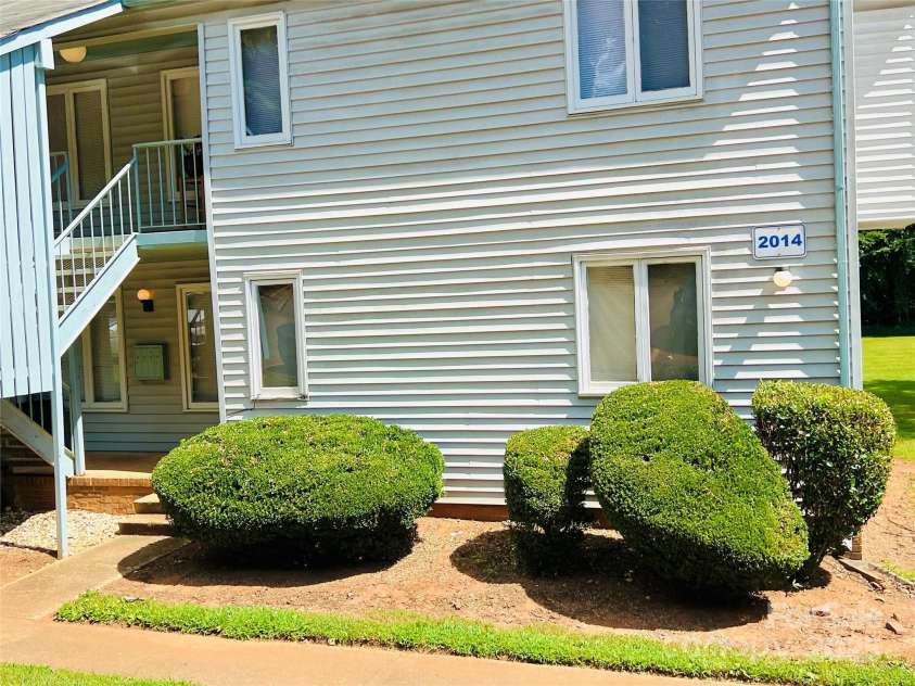 2014 Countrymens Court, Charlotte, NC 28210.  MLS# CAR4286193, YatesRealty ID 30414. 