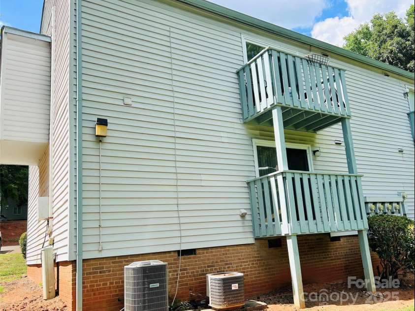 2014 Countrymens Court, Charlotte, NC 28210.  MLS# CAR4286193, YatesRealty ID 30414. 