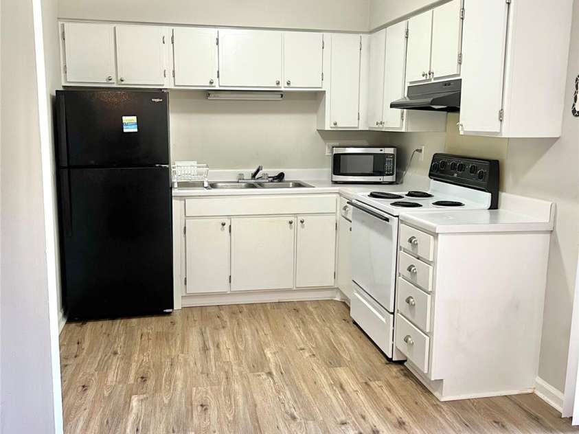 2014 Countrymens Court, Charlotte, NC 28210.  MLS# CAR4286193, YatesRealty ID 30414. 