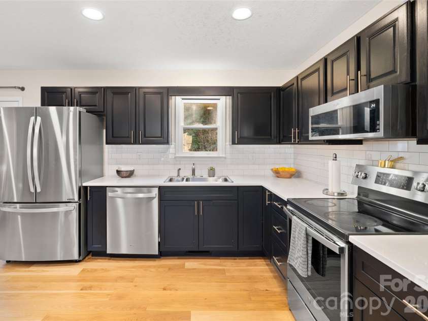 73 The Old Run Road, Fairview, NC 28730.  MLS# CAR4329903, YatesRealty ID 30415. 