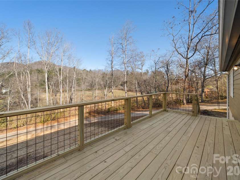 73 The Old Run Road, Fairview, NC 28730.  MLS# CAR4329903, YatesRealty ID 30415. Front View