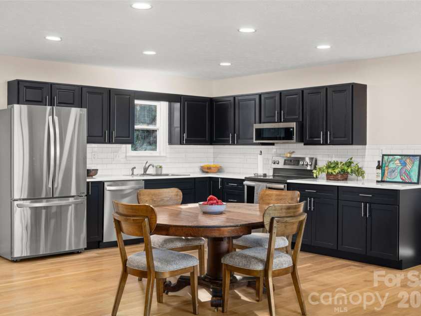 73 The Old Run Road, Fairview, NC 28730.  MLS# CAR4329903, YatesRealty ID 30415. Quartz Counters