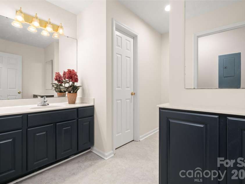 73 The Old Run Road, Fairview, NC 28730.  MLS# CAR4329903, YatesRealty ID 30415. Second Bathroom