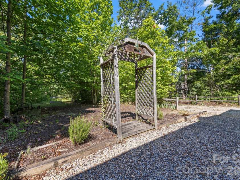 128 Hummingbird Lane, Almond, NC 28702.  MLS# CAR4390672, YatesRealty ID 30416. 