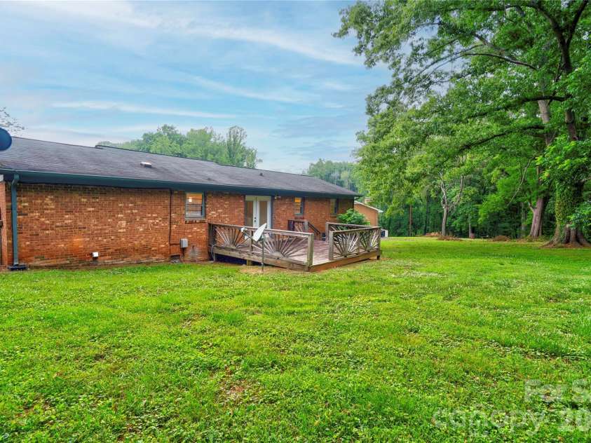 1323 Lakewood Drive, Shelby, NC 28150.  MLS# CAR4391623, YatesRealty ID 30418. Back Left