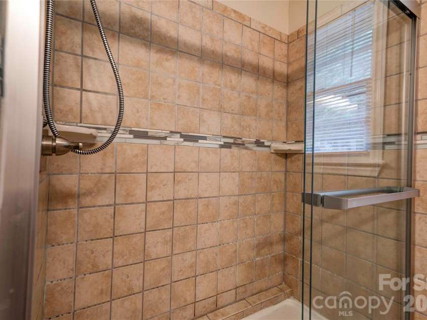 1323 Lakewood Drive, Shelby, NC 28150.  MLS# CAR4391623, YatesRealty ID 30418. Bathroom
