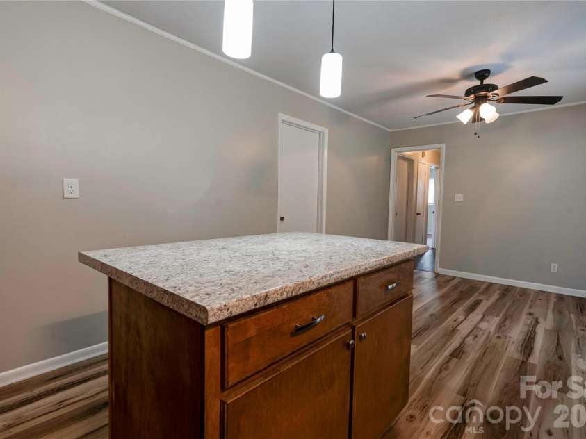 1323 Lakewood Drive, Shelby, NC 28150.  MLS# CAR4391623, YatesRealty ID 30418. Breakfast Bar/Dining Room