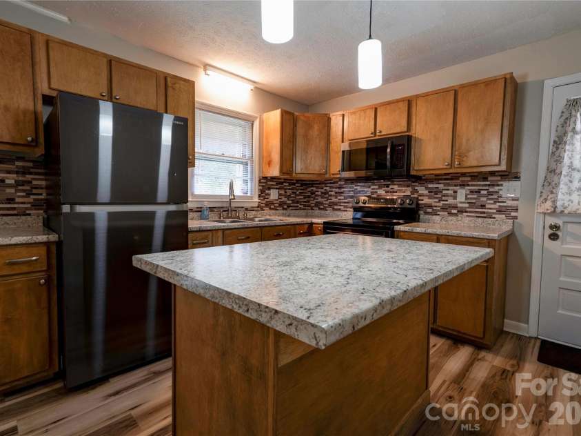 1323 Lakewood Drive, Shelby, NC 28150.  MLS# CAR4391623, YatesRealty ID 30418. Kitchen