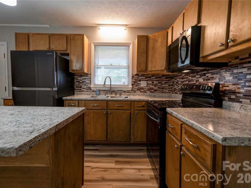 1323 Lakewood Drive, Shelby, NC 28150.  MLS# CAR4391623, YatesRealty ID 30418. Kitchen
