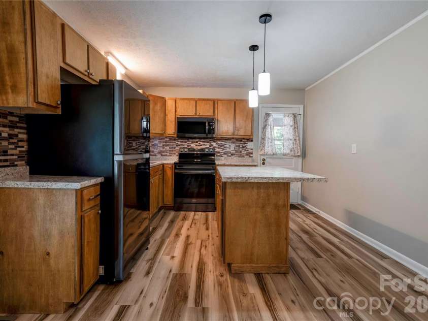 1323 Lakewood Drive, Shelby, NC 28150.  MLS# CAR4391623, YatesRealty ID 30418. Kitchen