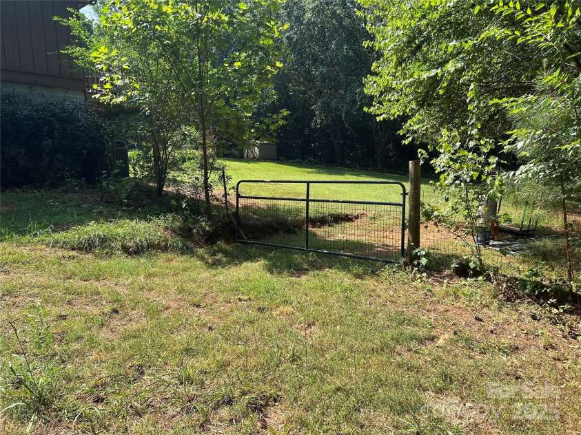 124 Blue Ridge Drive, Rutherfordton, NC 28139.  MLS# CAR4279843, YatesRealty ID 30420. 