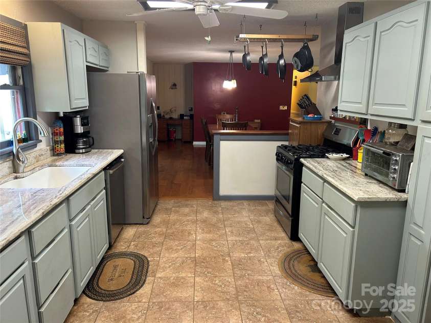 124 Blue Ridge Drive, Rutherfordton, NC 28139.  MLS# CAR4279843, YatesRealty ID 30420. 