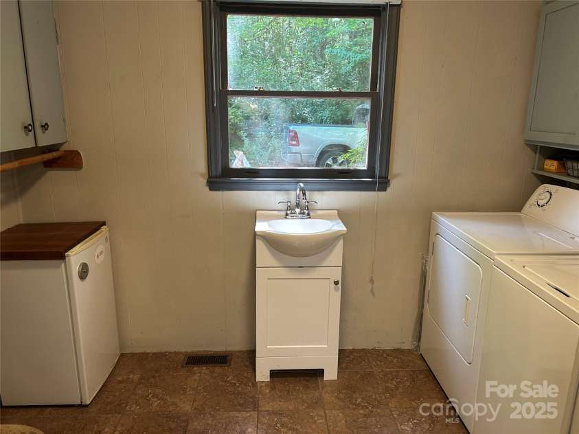 124 Blue Ridge Drive, Rutherfordton, NC 28139.  MLS# CAR4279843, YatesRealty ID 30420. 