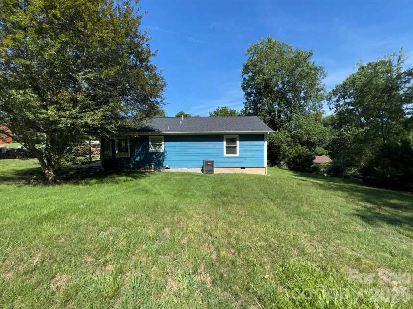 84 Hunt Drive, Nebo, NC 28761.  MLS# CAR4387996, YatesRealty ID 30420. 