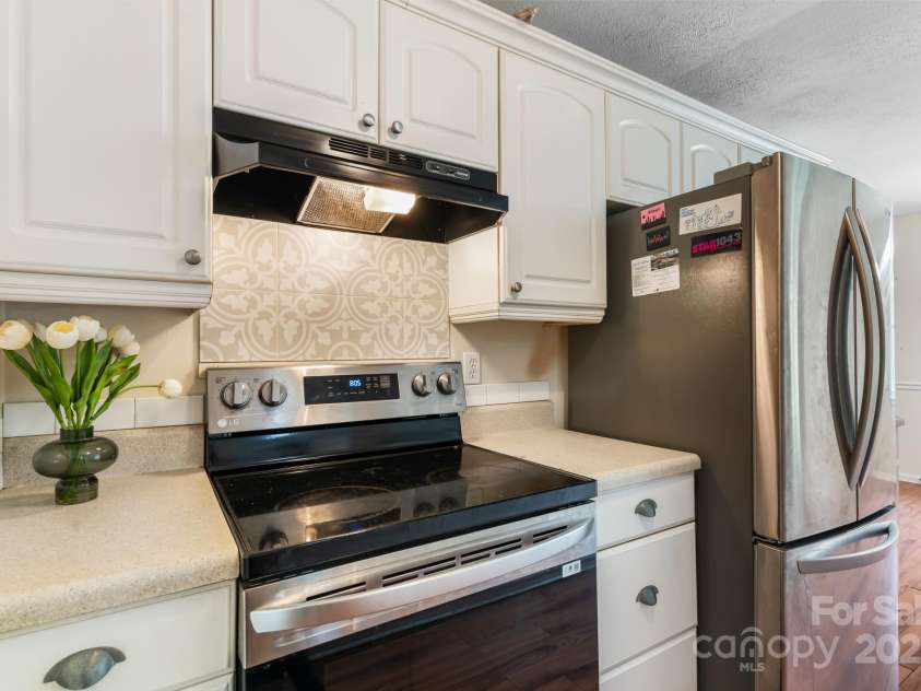 1 Eastcrest Drive, Fairview, NC 28730.  MLS# CAR4281826, YatesRealty ID 30421. Beautiful kitchen