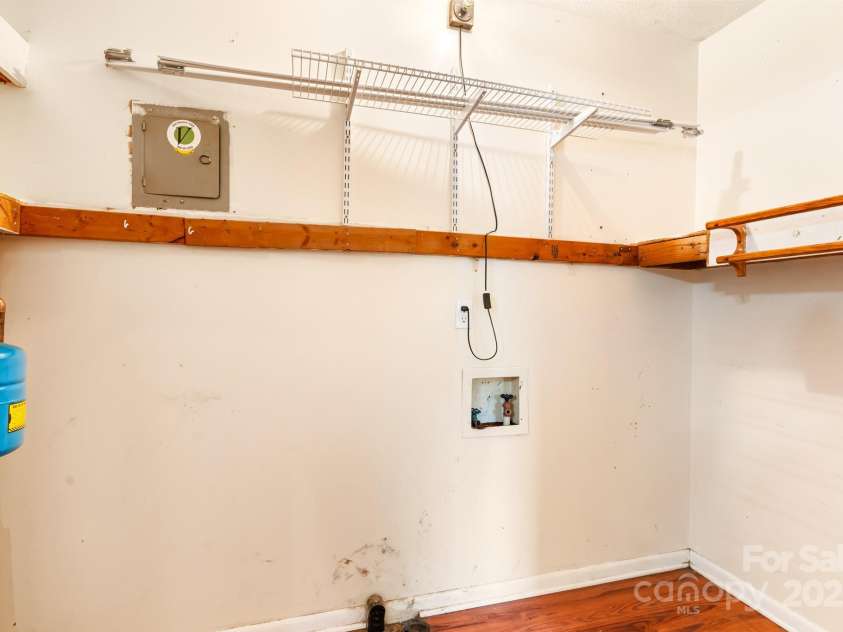 1 Eastcrest Drive, Fairview, NC 28730.  MLS# CAR4281826, YatesRealty ID 30421. Laundry off hall