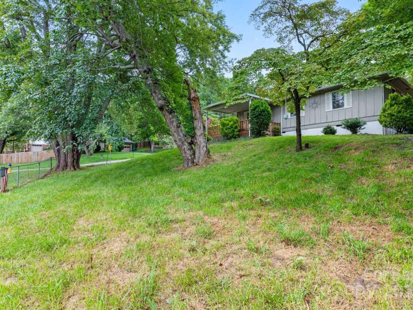 1 Eastcrest Drive, Fairview, NC 28730.  MLS# CAR4281826, YatesRealty ID 30421. Yard