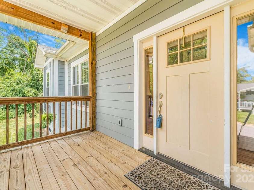 11 May Street, Asheville, NC 28803.  MLS# CAR4276379, YatesRealty ID 30422. 