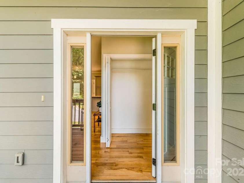 11 May Street, Asheville, NC 28803.  MLS# CAR4276379, YatesRealty ID 30422. 