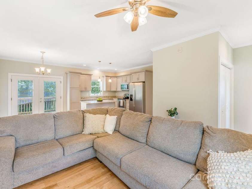 11 May Street, Asheville, NC 28803.  MLS# CAR4276379, YatesRealty ID 30422. 