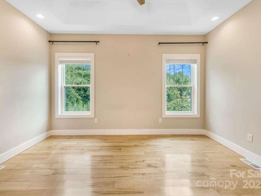 11 May Street, Asheville, NC 28803.  MLS# CAR4276379, YatesRealty ID 30422. 