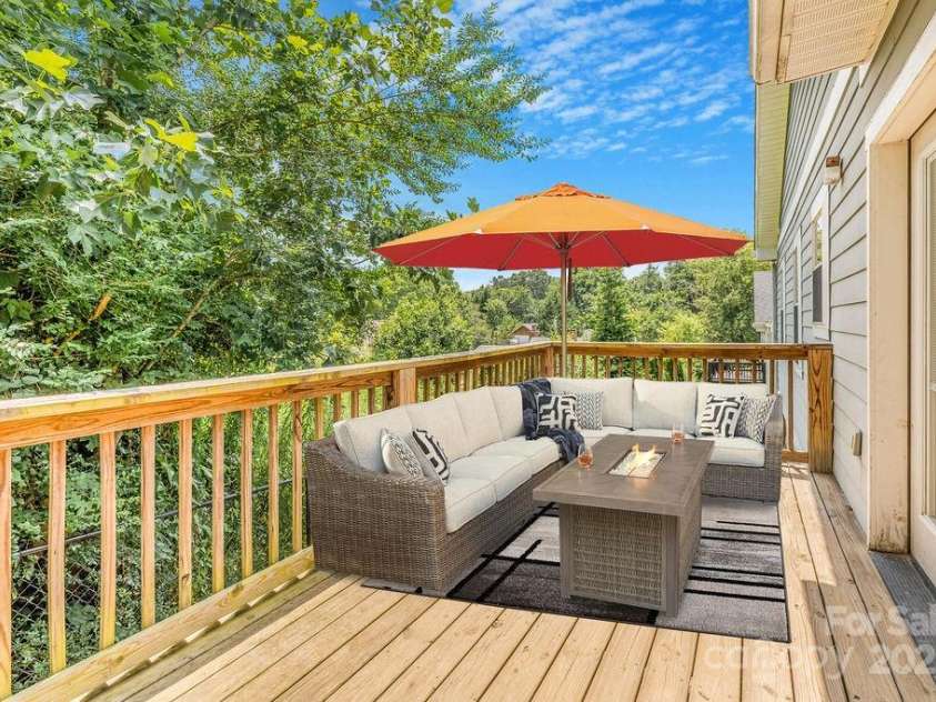 11 May Street, Asheville, NC 28803.  MLS# CAR4276379, YatesRealty ID 30422. 