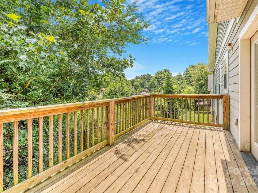 11 May Street, Asheville, NC 28803.  MLS# CAR4276379, YatesRealty ID 30422. 