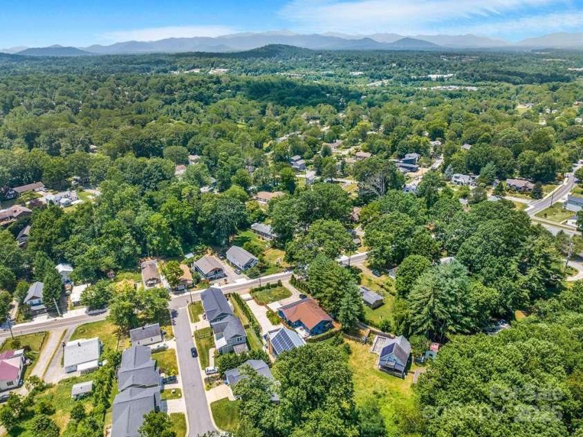 11 May Street, Asheville, NC 28803.  MLS# CAR4276379, YatesRealty ID 30422. 