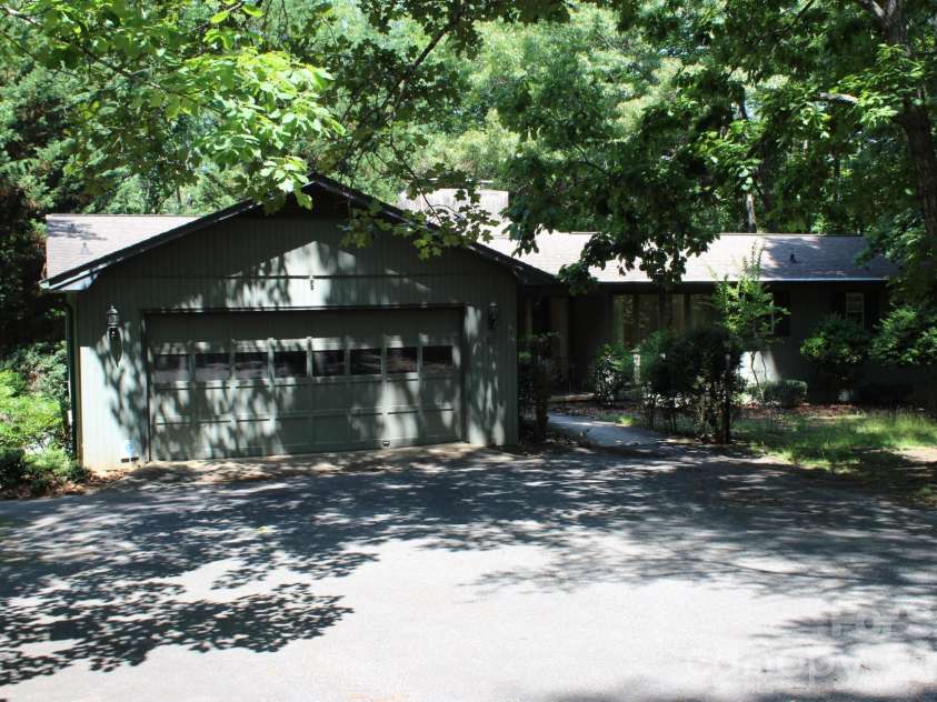 30 Oak Lane, Columbus, NC 28722.  MLS# CAR4392545, YatesRealty ID 30422. 