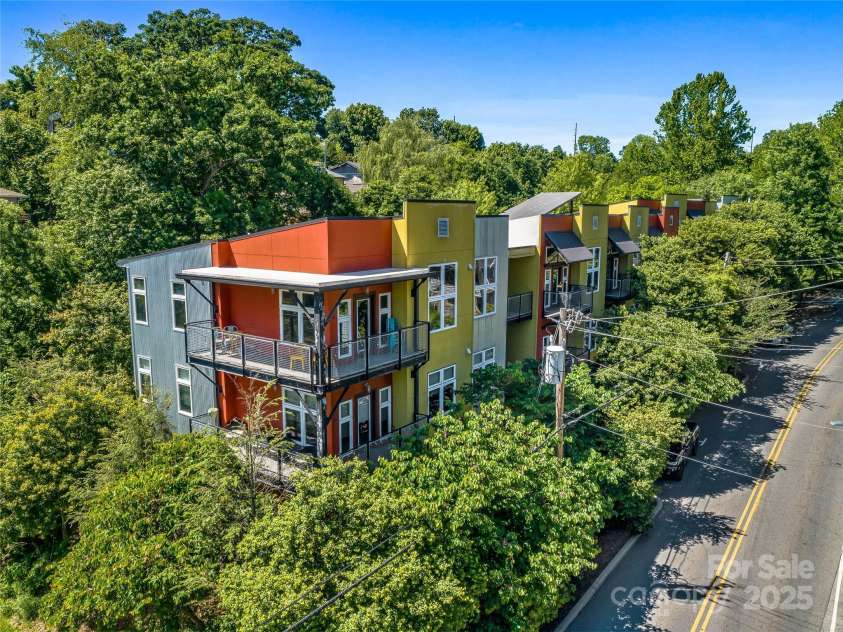 125 Clingman Avenue, Asheville, NC 28801.  MLS# CAR4264177, YatesRealty ID 30423. 