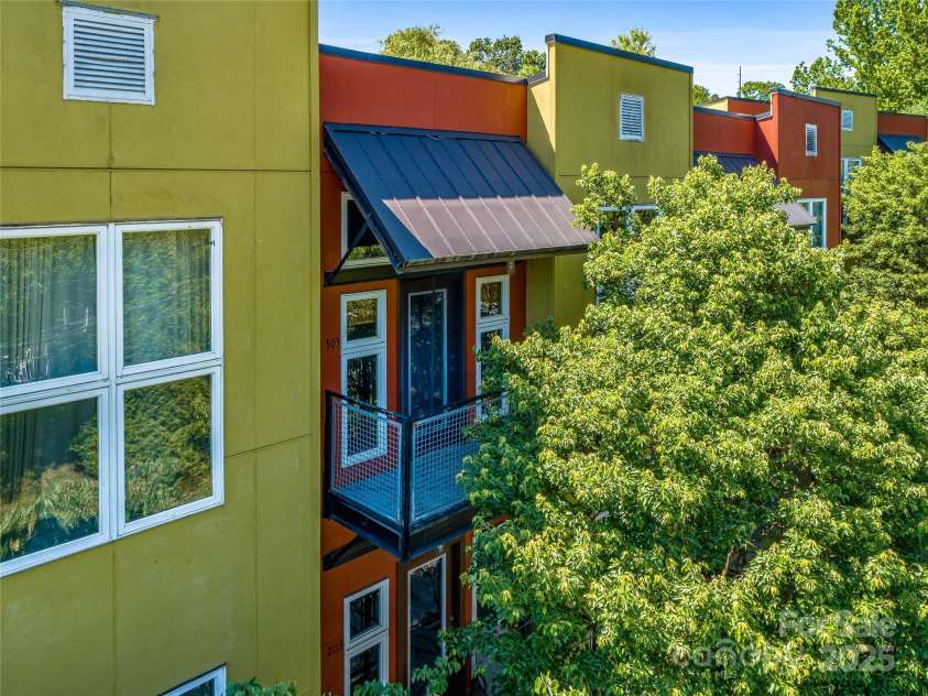 125 Clingman Avenue, Asheville, NC 28801.  MLS# CAR4264177, YatesRealty ID 30423. 