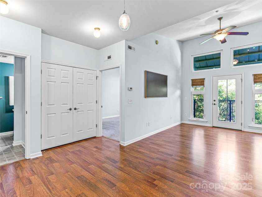 125 Clingman Avenue, Asheville, NC 28801.  MLS# CAR4264177, YatesRealty ID 30423. 