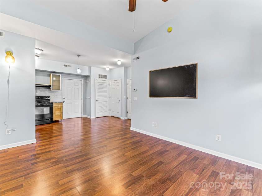 125 Clingman Avenue, Asheville, NC 28801.  MLS# CAR4264177, YatesRealty ID 30423. 