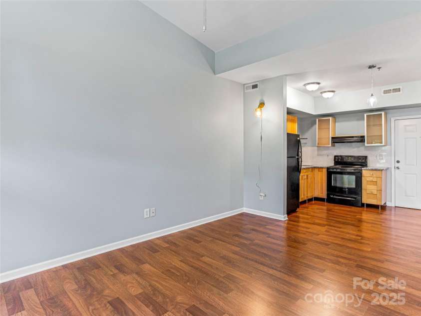 125 Clingman Avenue, Asheville, NC 28801.  MLS# CAR4264177, YatesRealty ID 30423. 