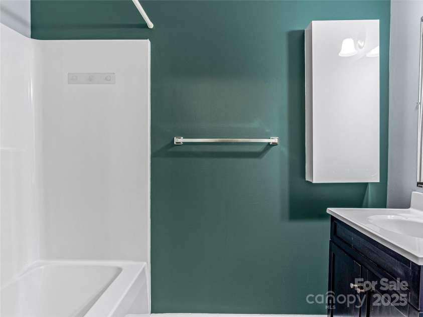 125 Clingman Avenue, Asheville, NC 28801.  MLS# CAR4264177, YatesRealty ID 30423. 