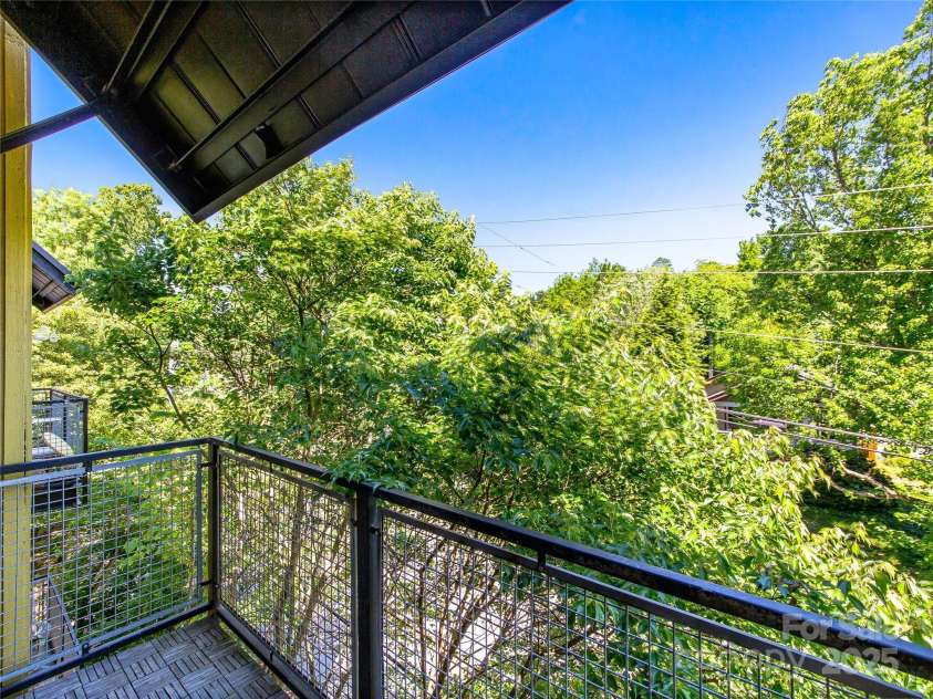 125 Clingman Avenue, Asheville, NC 28801.  MLS# CAR4264177, YatesRealty ID 30423. 