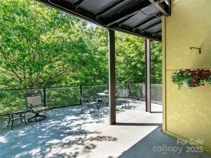 125 Clingman Avenue, Asheville, NC 28801.  MLS# CAR4264177, YatesRealty ID 30423. 