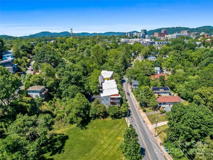 125 Clingman Avenue, Asheville, NC 28801.  MLS# CAR4264177, YatesRealty ID 30423. 