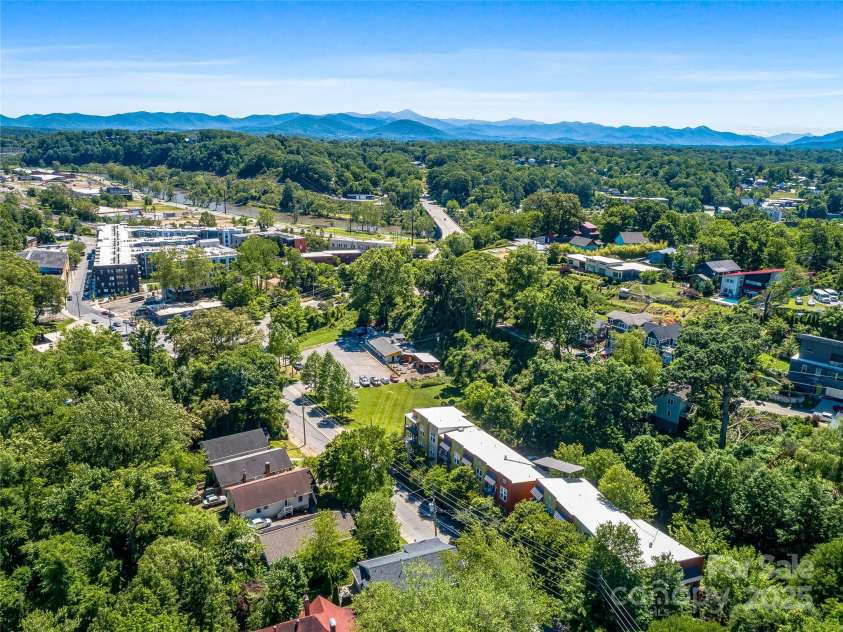 125 Clingman Avenue, Asheville, NC 28801.  MLS# CAR4264177, YatesRealty ID 30423. 