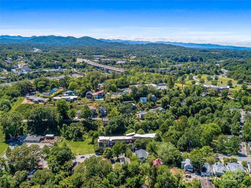 125 Clingman Avenue, Asheville, NC 28801.  MLS# CAR4264177, YatesRealty ID 30423. 