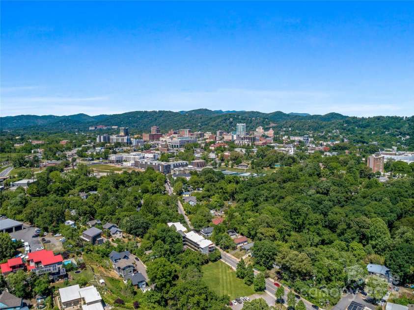 125 Clingman Avenue, Asheville, NC 28801.  MLS# CAR4264177, YatesRealty ID 30423. 
