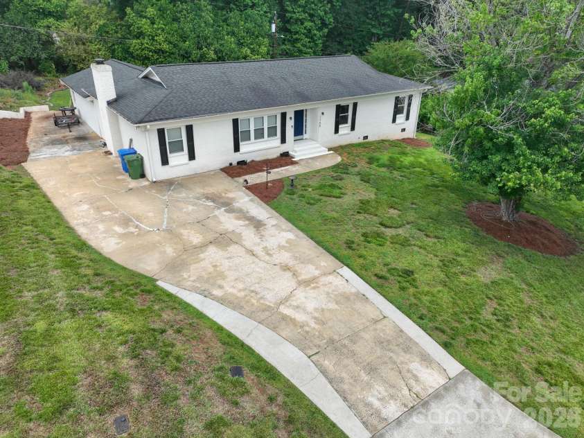 1709 Essen Lane, Gastonia, NC 28054.  MLS# CAR4382767, YatesRealty ID 30423. 