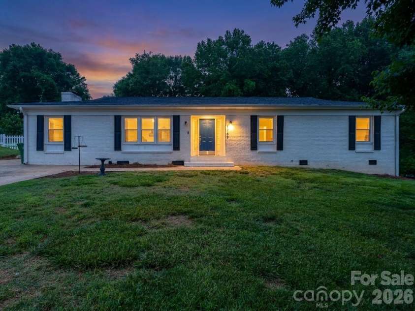 1709 Essen Lane, Gastonia, NC 28054.  MLS# CAR4382767, YatesRealty ID 30423. 