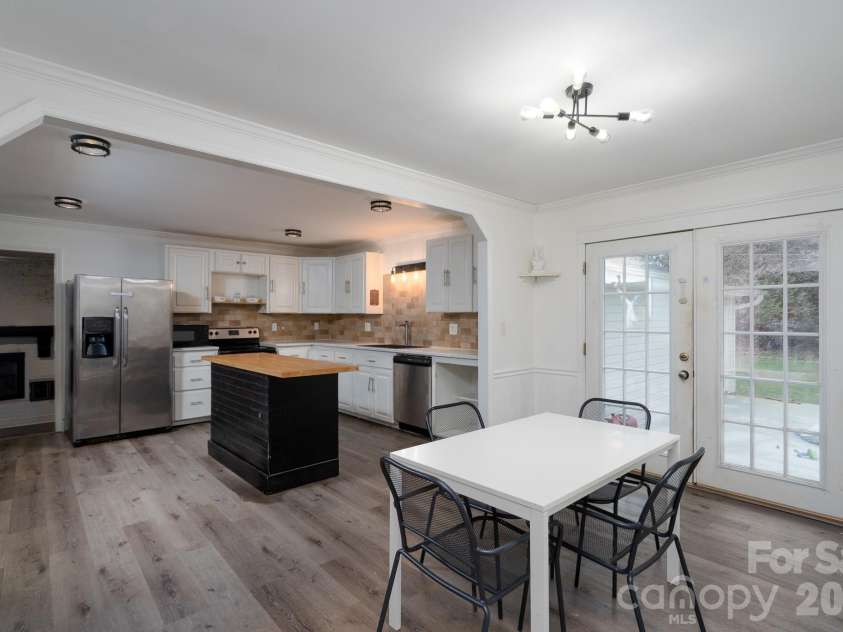 1709 Essen Lane, Gastonia, NC 28054.  MLS# CAR4382767, YatesRealty ID 30423. 