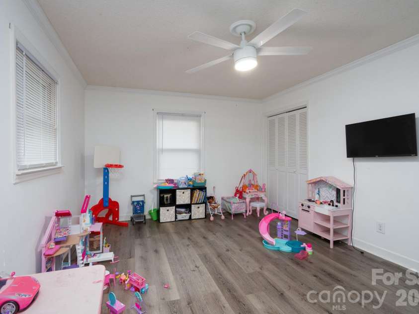 1709 Essen Lane, Gastonia, NC 28054.  MLS# CAR4382767, YatesRealty ID 30423. 
