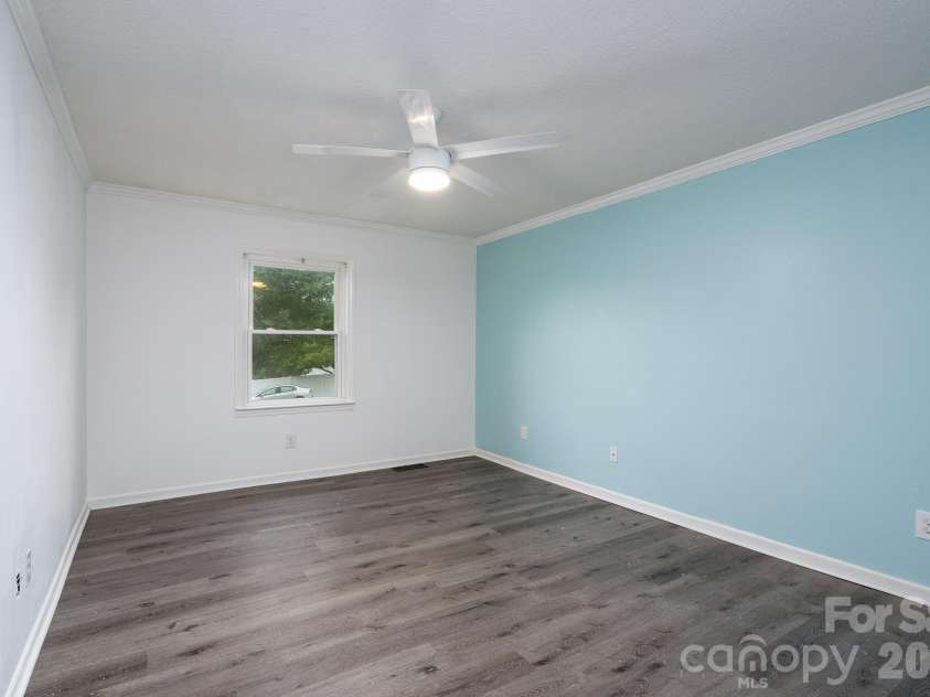 1709 Essen Lane, Gastonia, NC 28054.  MLS# CAR4382767, YatesRealty ID 30423. 